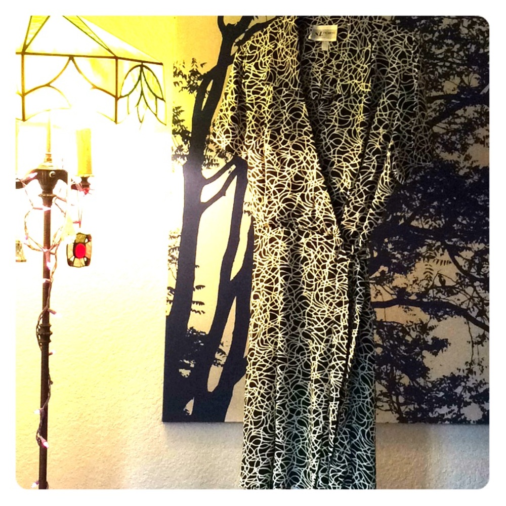 Vintage black & cream squiggles wrap dress size 8